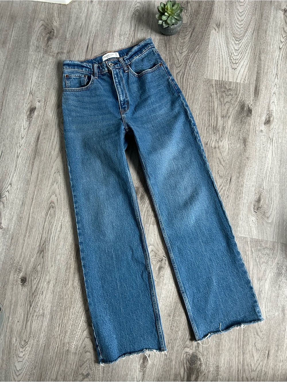 Abercrombie & Fitch The 90s Relaxed High Rise Wide Leg Jeans 26 Short